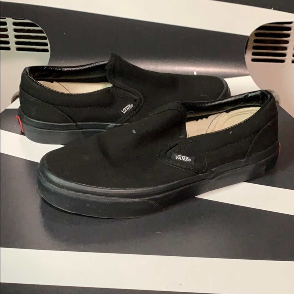 3.5Y All Black Vans